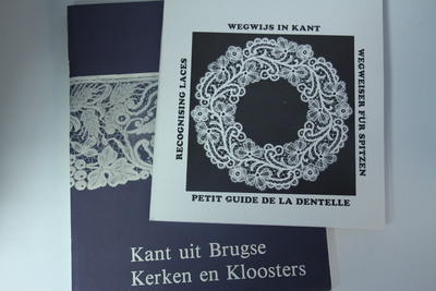 'Recognising Laces - Wegweiser für Spitzen - Wegwijs in Kant - Petit Guide de la Dentelle '
