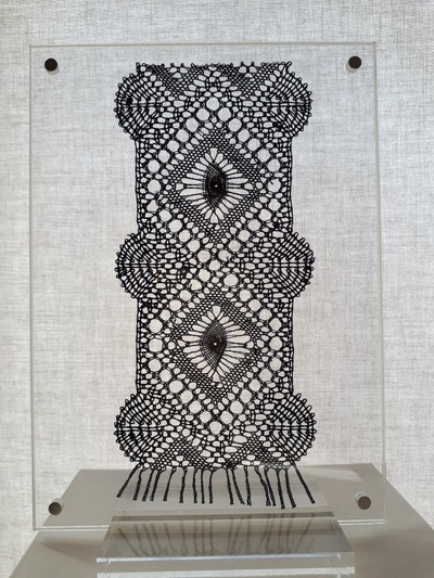 Plexi lace frame with base - 20 x 20 cm