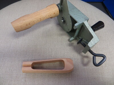 Set-up / wooden turner for bobbin winder
